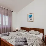 Nana - Modern With A Pool Surrounded By Nature, Istria-pula 빌라
