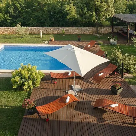 Nana - Modern With A Pool Surrounded By Nature, Istria-pula 빌라