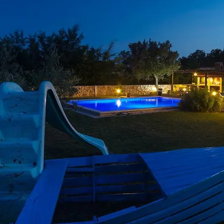 Nana - Modern With A Pool Surrounded By Nature, Istria-pula *