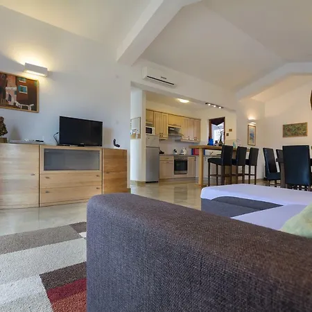 Villa Nana - Modern With A Pool Surrounded By Nature, Istria-pula